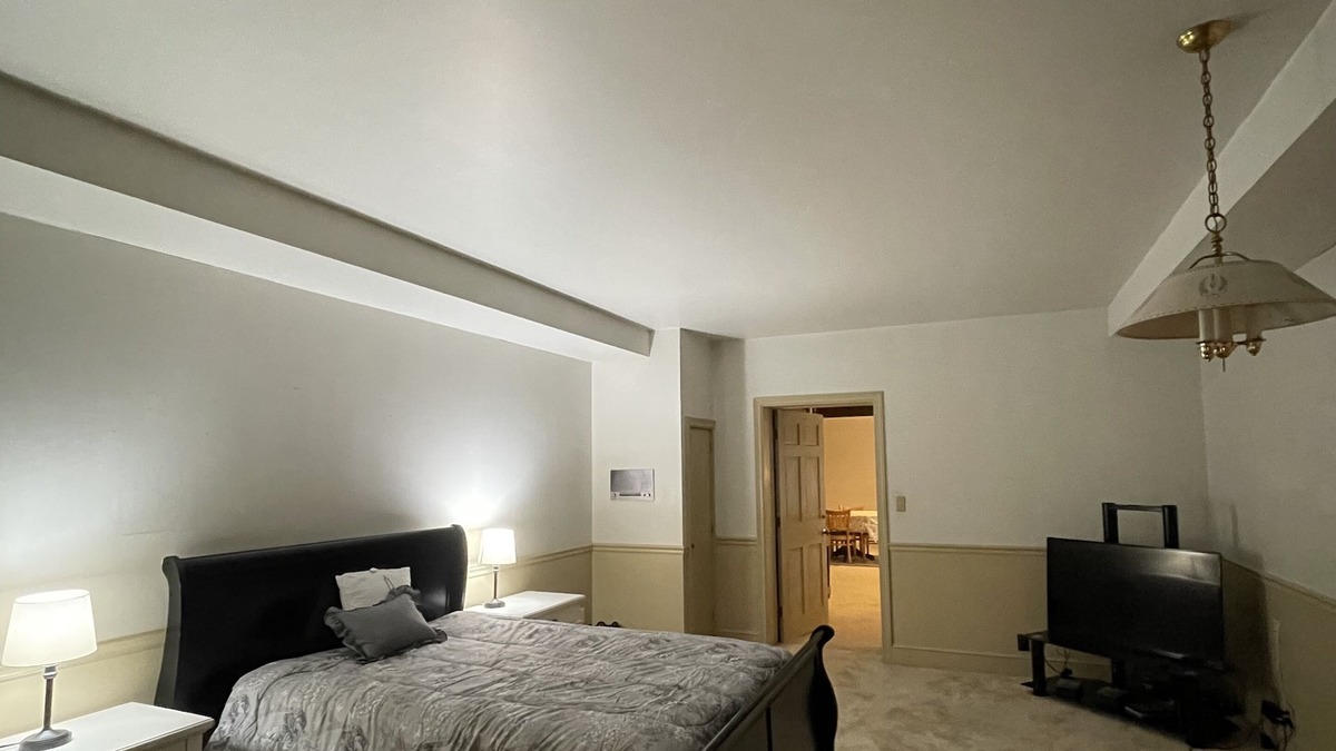 Brooklandville House | Cozy 1bedroom suite with a bowling alley! Family friendly- 10 min away from mall