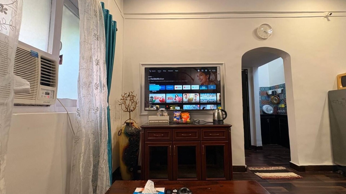 Pali Hill Apartment | Cozy 1BHK apartment at off Linking road, in enchanting Bandra west, Mumbai.