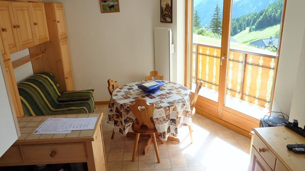 Station de Drouzin le Mont Apartment | Cozy 1BR Apartment with Balcony, Ideal for Hiking, Sleeps 4