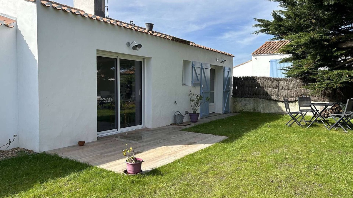 Noirmoutier-en-l'Ile House | Cozy 1BR Beach House with Garden, Near Shops & Cinema