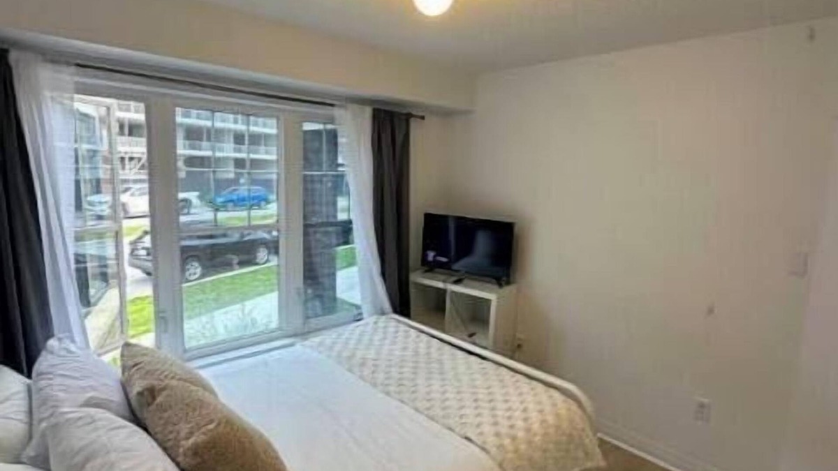 Bowmanville House | Cozy 1Br Basement Apt - New Downtown Bowmanville