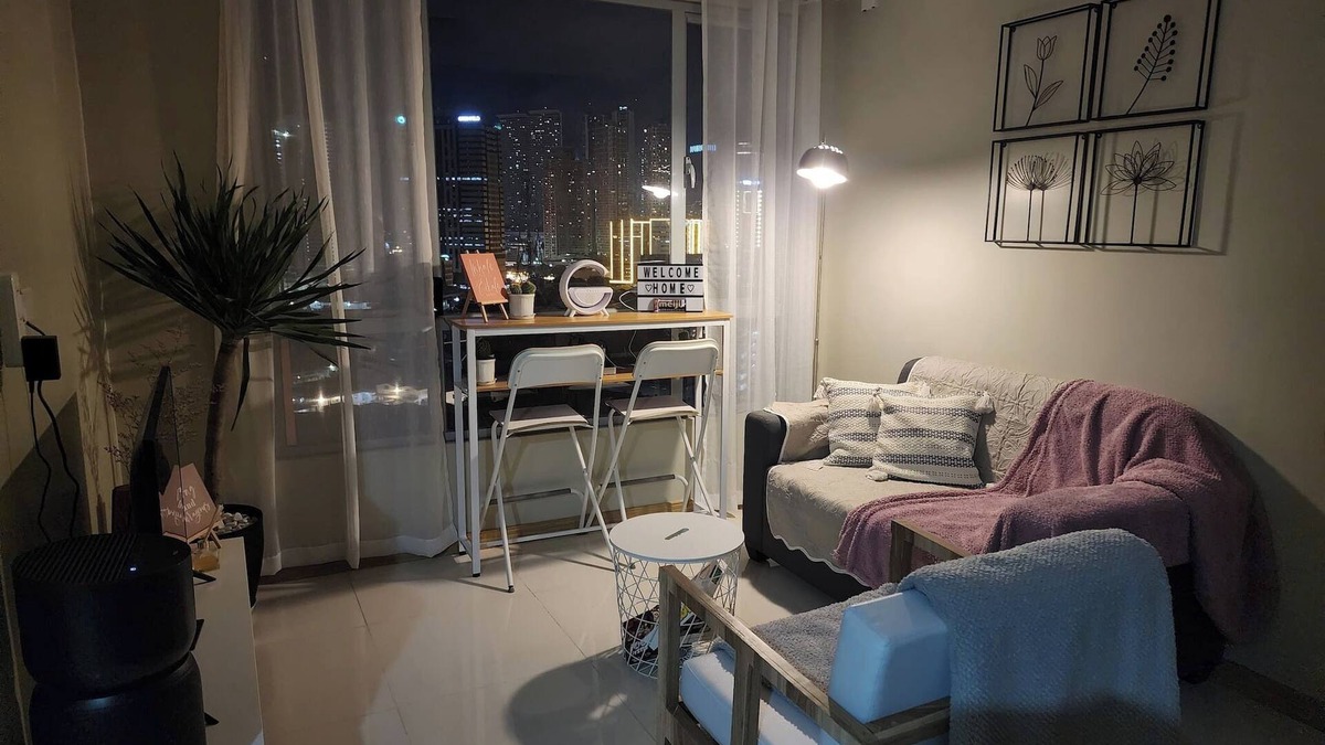 Pasig Condo | Cozy 1BR Condo in Mandaluyong City with City Skyline View