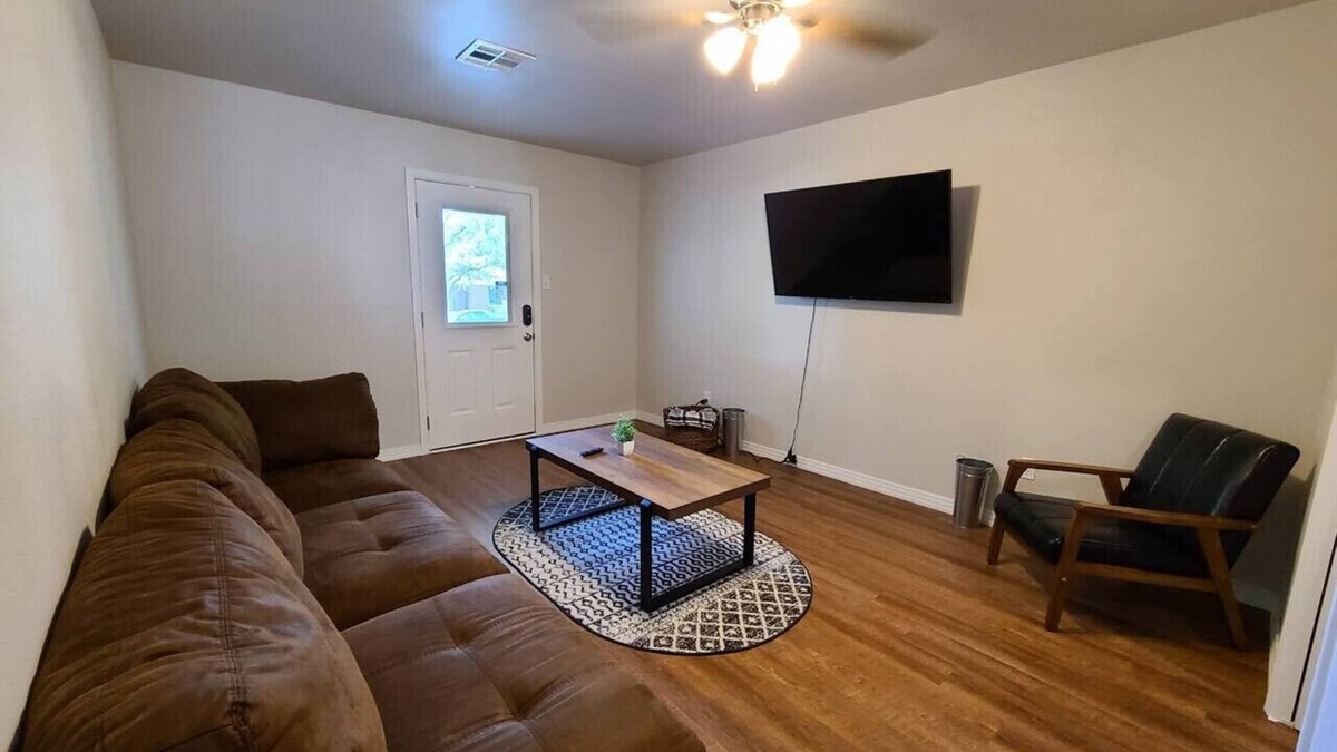 Temple House | Cozy 1BR Duplex | Near Baylor Scott & White