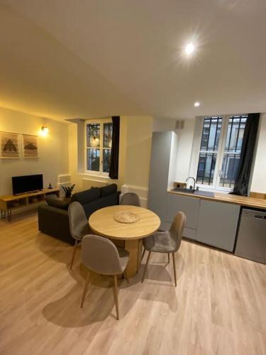 Griffon - Royale Apartment | Cozy 1BR in Lyon Center