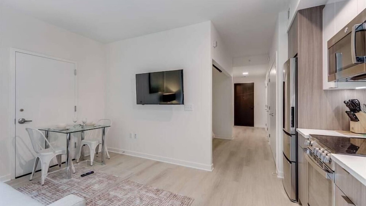 NoMa Hotel | Cozy 1BR in NoMa, Steps to Metro, Dining & More!