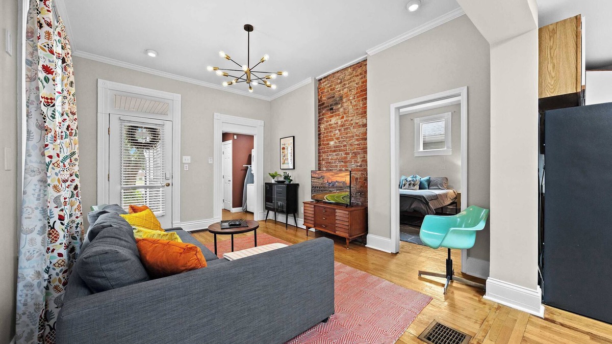 Cherokee Triangle Apartment | Cozy 1BR Near Downtown | King Bed + Full Kitchen!
