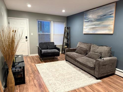 Rogers Park Apartment | Cozy 1BR Retreat Near Transit, Dining And Parking