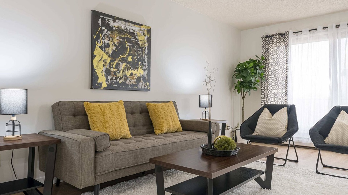 Fort McMurray Apartment | COZY 1BR | Top Floor w/ Balcony | Newly Renovated