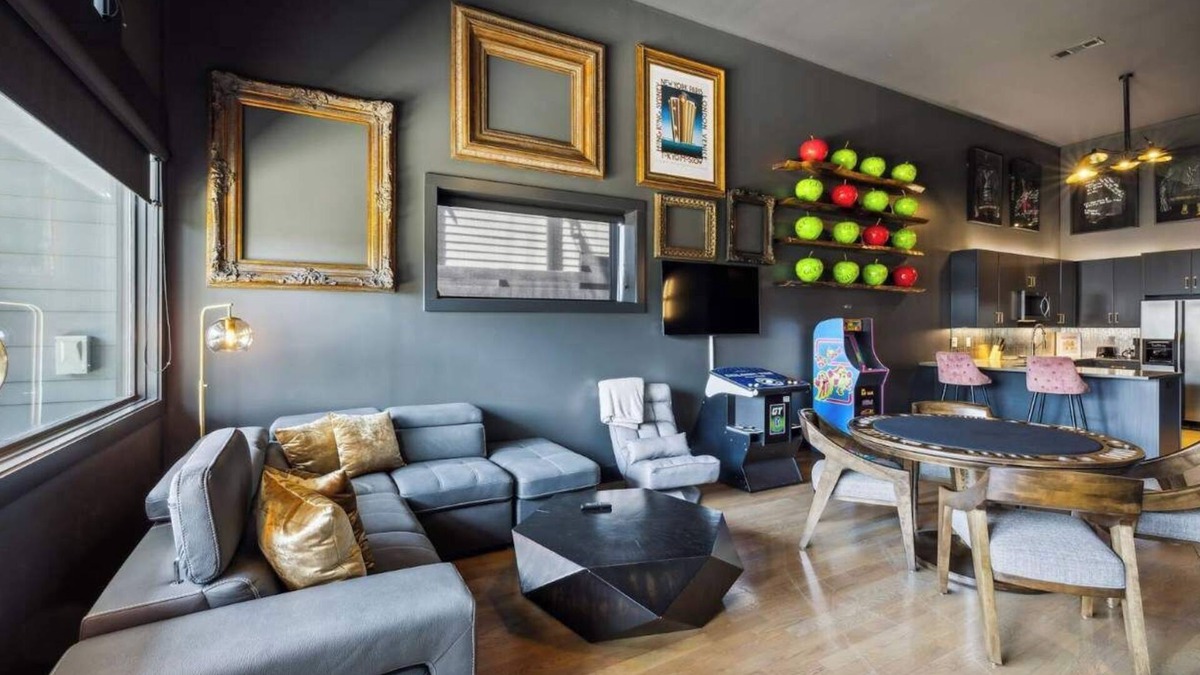 Katie Hill Neighborhood Apartment | Cozy 1st-Floor Retreat w/Game Room & King Bed!