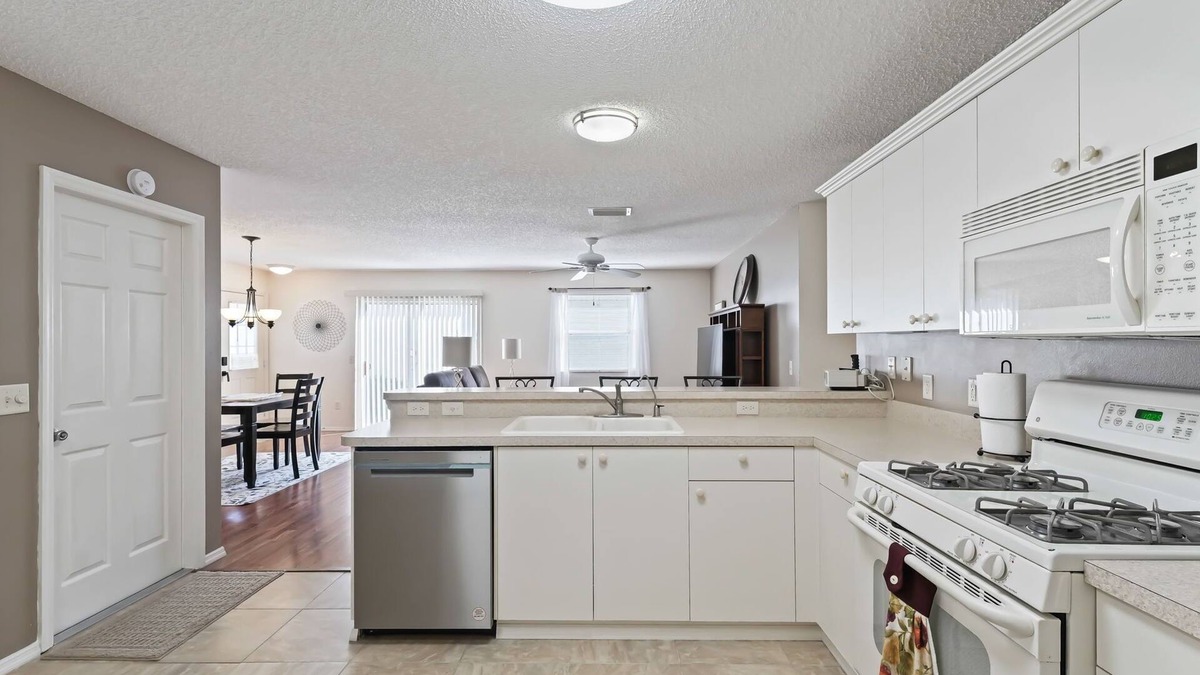 Belvedere Villa | Cozy 2/2 Patio Villa: Enjoy Florida Living at Its Finest!