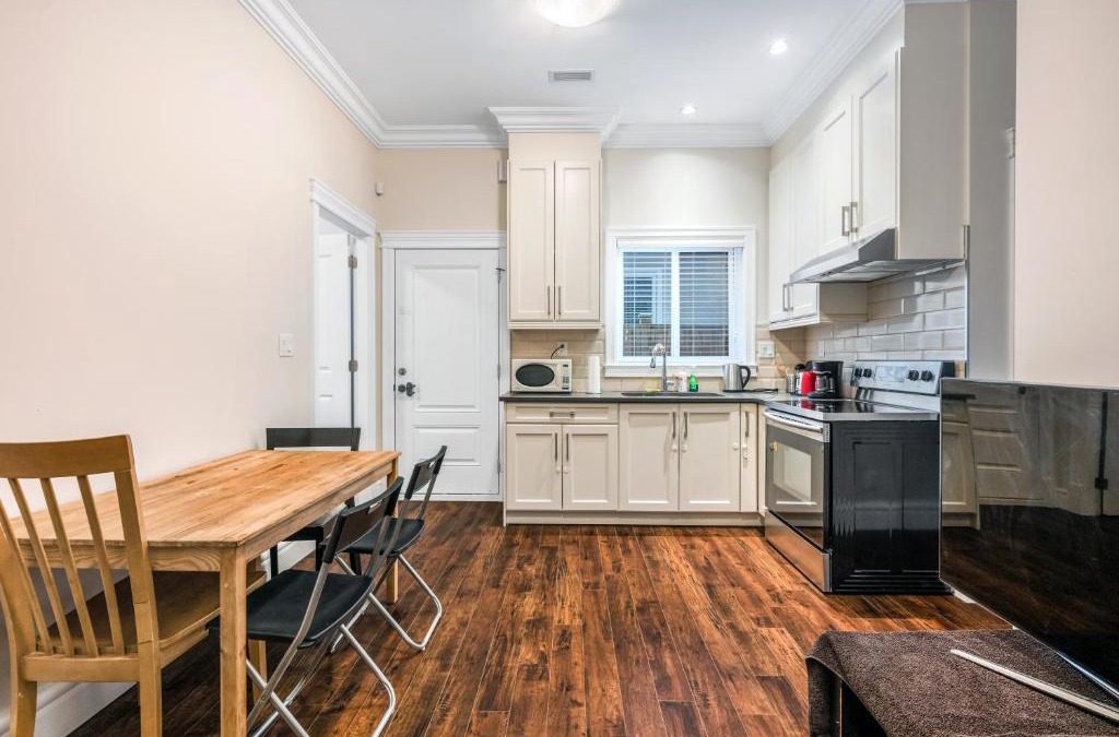 Steveston House | Cozy 2-BD Suite in Richmond Private Entrance