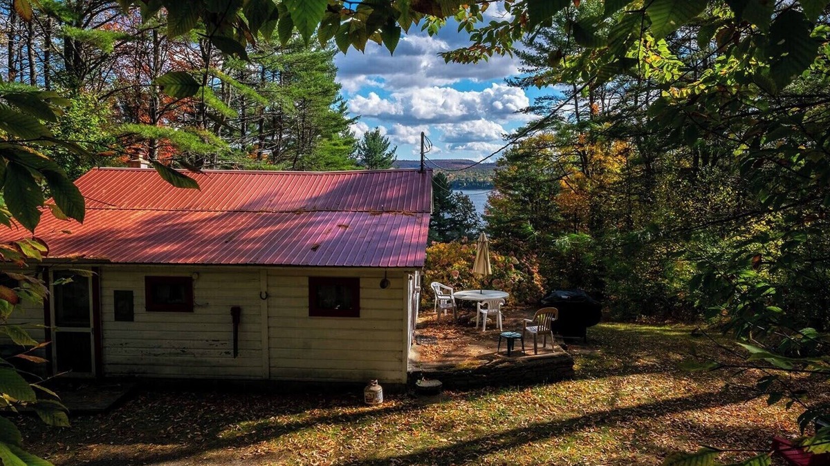 Hadley Cabin | Cozy 2-bdrm, 3-season Adirondack cabin at tranquil Great Sacandaga Lake w/WiFi