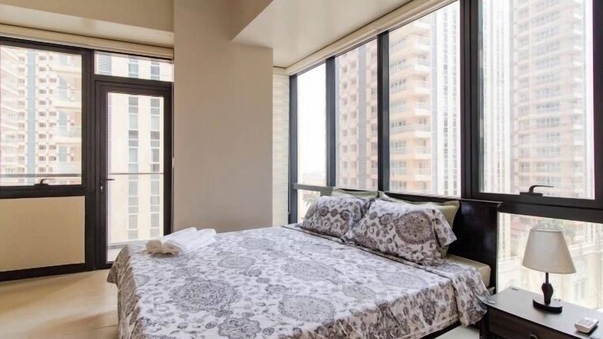 Pinagsama Condo | Cozy 2 Bdrm and 2 Bath near Venice Grand Canal Mall McKinley Hill BGC