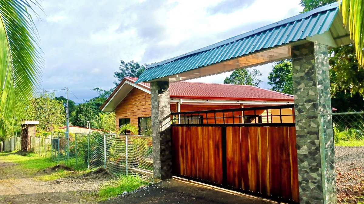 Desamparados Cabin | Cozy 2-bedroom cabin in charming Provincia de Alajuela with AC