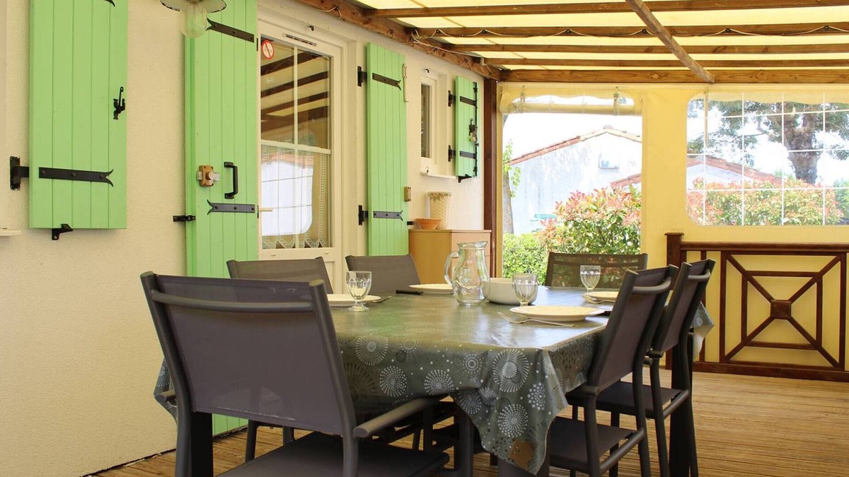 Saint-Pierre-d'Oleron Ski Chalet | Cozy 2-Bedroom Cottage with Pool, Terrace & BBQ in Saint Pierre d'Oléron