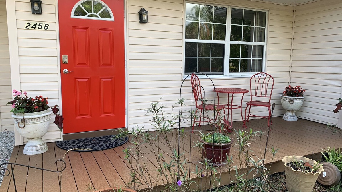 Arlington Park Cottage | Cozy 2 Bed, 1 Bath cottage close to Downtown Sarasota and the Beaches