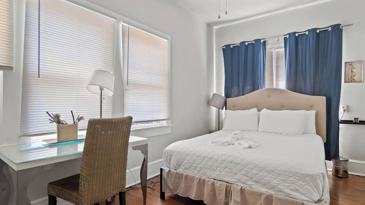 Old East Dallas Apartment | Cozy 2 Bed/1 Bath Retreat Near Baylor Hospital