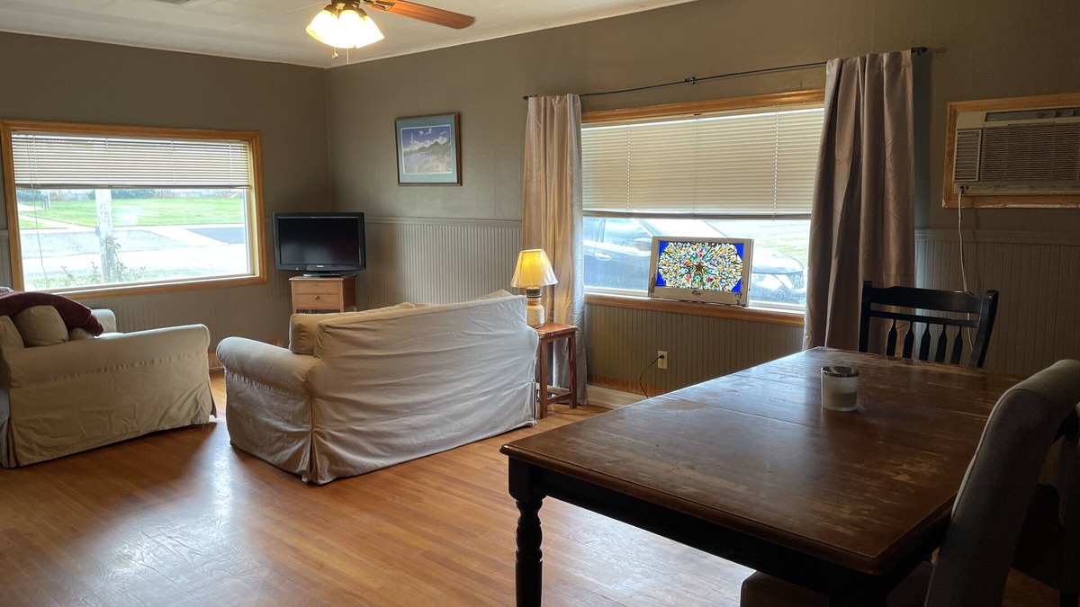 Pomeroy House | Cozy 2+bed/1bath in quiet neighborhood