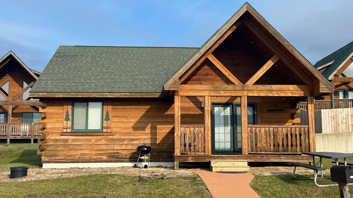 Warrens Cabin | Cozy 2 Bed 2 Bath Cabin located next to Three Bears Resort in Warrens Wisconsin