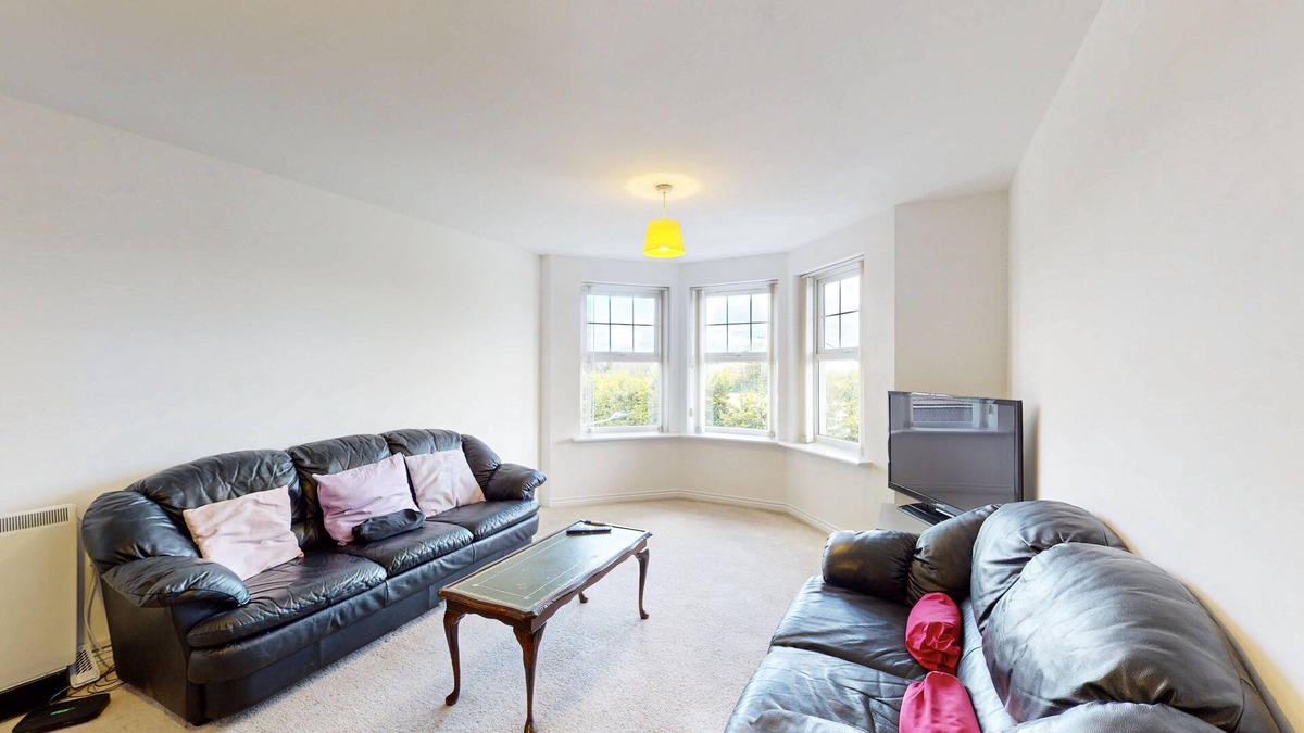Ealing Common Apartment | Cozy 2 Bed Apartment with Free Parking & Lift - 3 min to Station