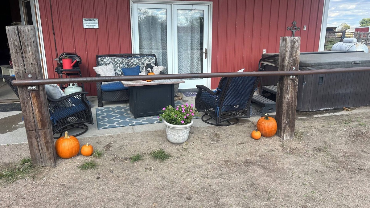 Lincoln County Apartment | Cozy 2 BED barndo in a barn. cows, horses,hot tub. Experience the RANCH life