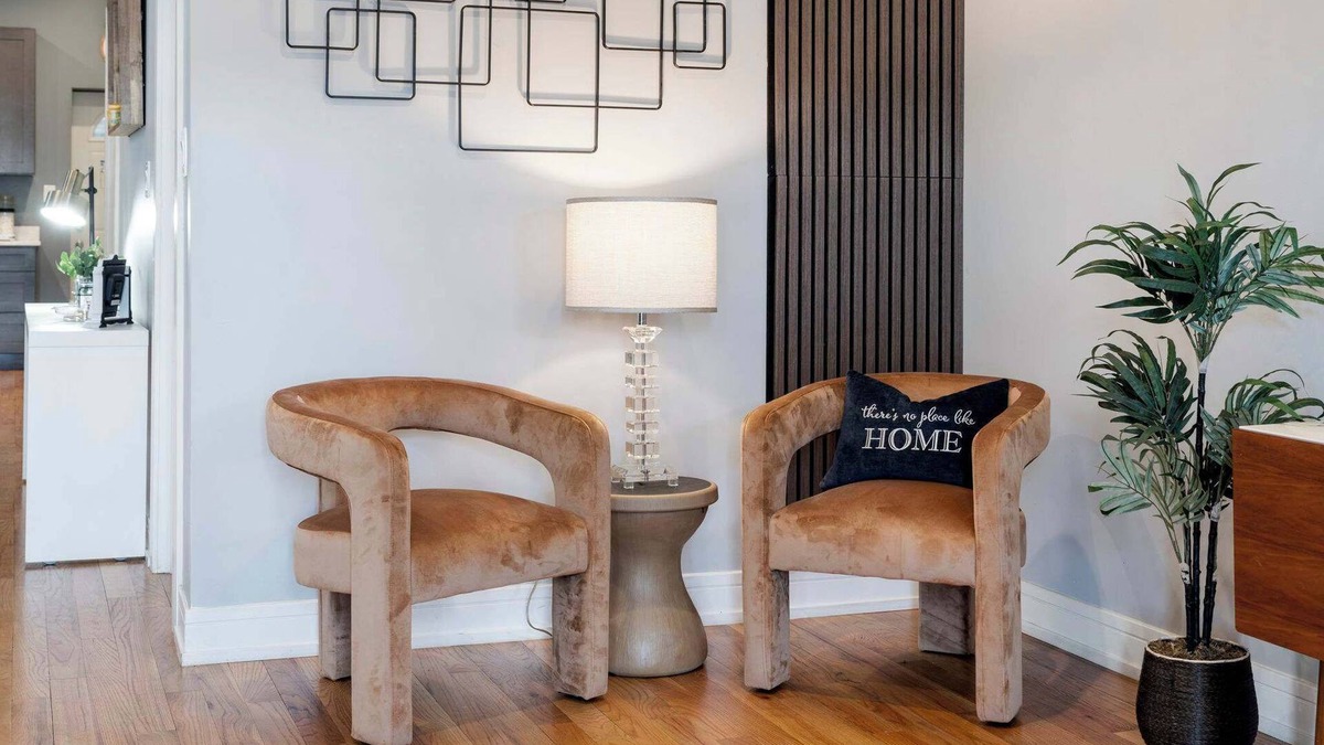 Near West Side Apartment | Cozy 2 Bed Home by West Loop with Parking & Laundry