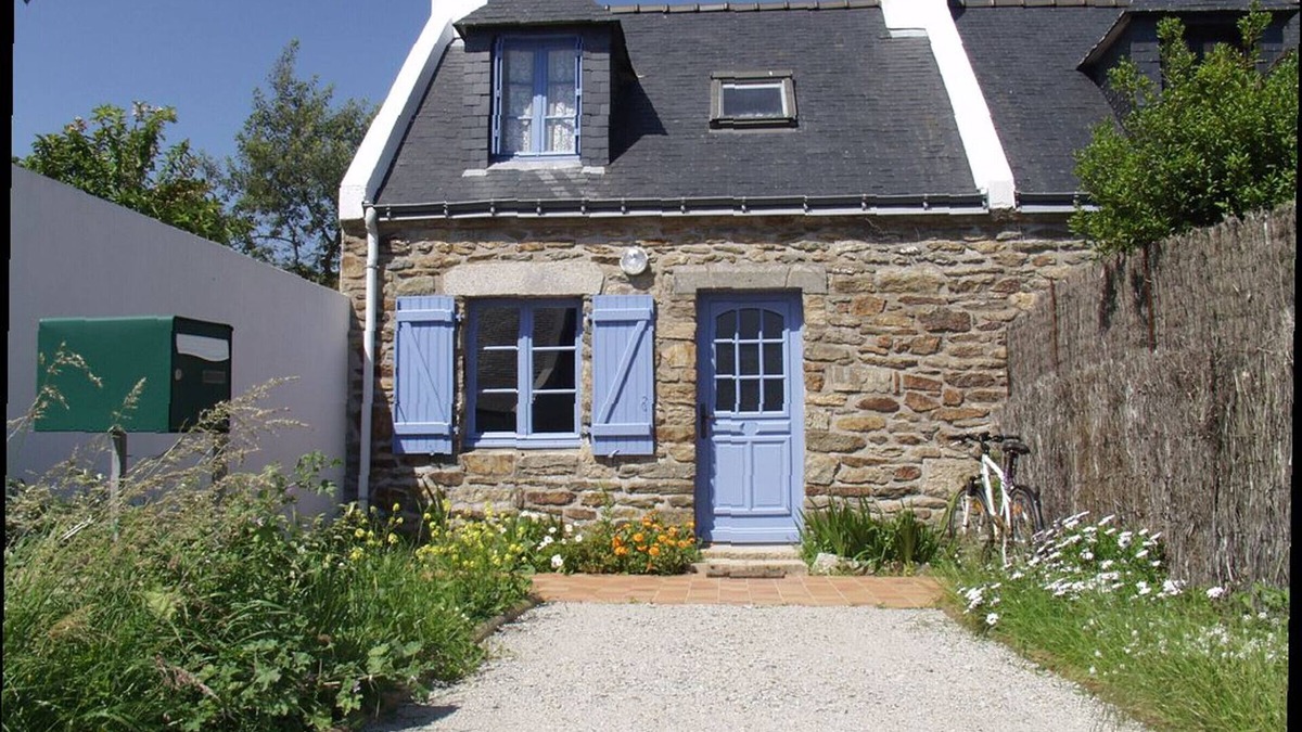 Le Palais House | Cozy 2-Bed House with Garden, Parking & Pet-Friendly, Near Le Palais