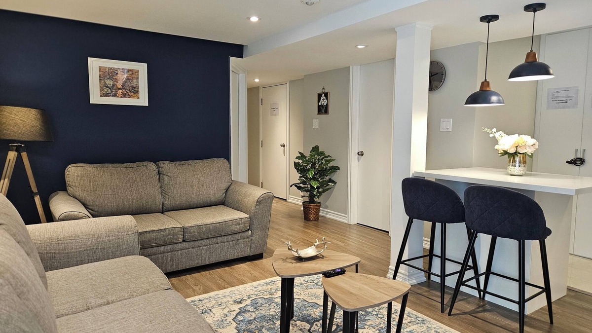East Credit Apartment | Cozy 2 Bed Rooms Apartment in Prime Location!
