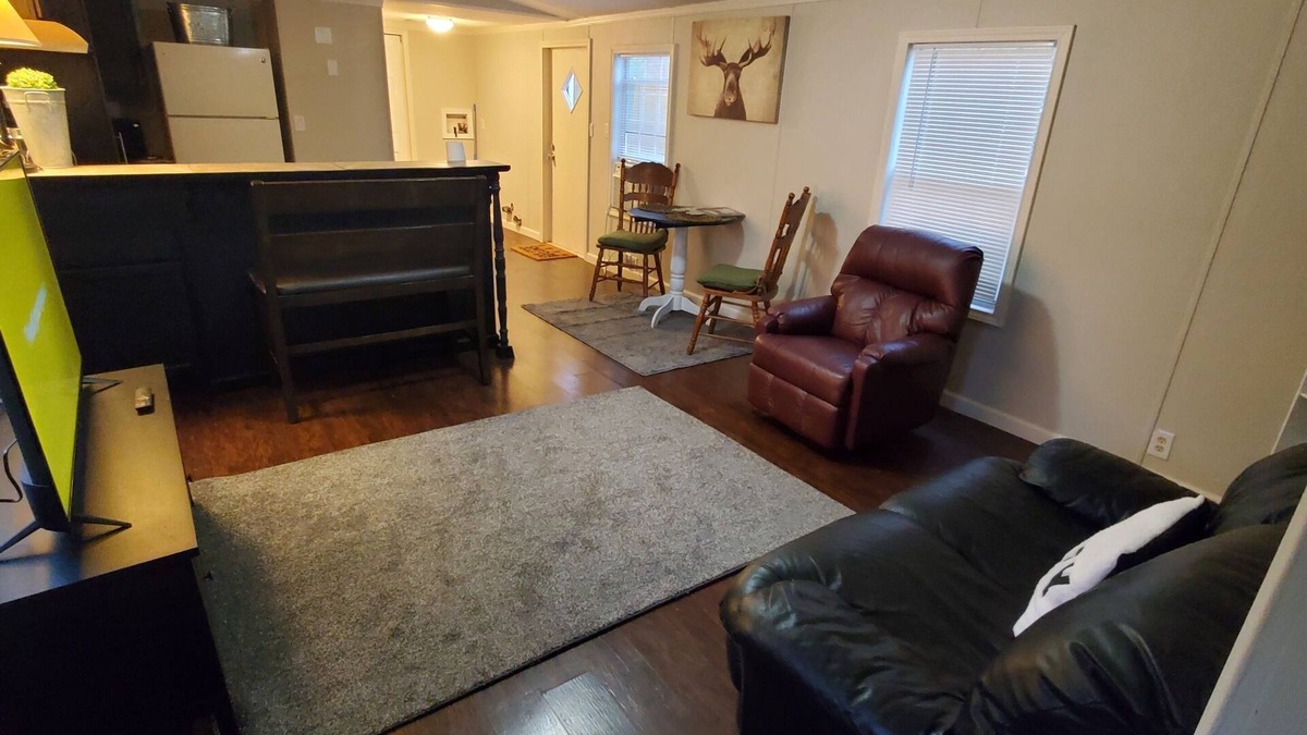 North Little Rock House | Cozy 2-bedroom mobile home with AC/Heat WiFi-Close to interstate!