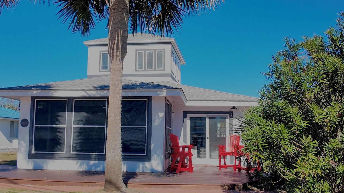 Kiska Beach Cottage | Cozy 2-bedroom cottage in Sunnyside area of Panama City Beach w/an ocean view.