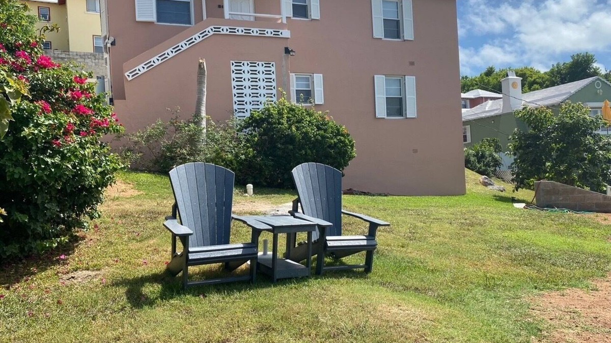 Warwick Apartment | Cozy 2 bedroom,1 bath Apatment
