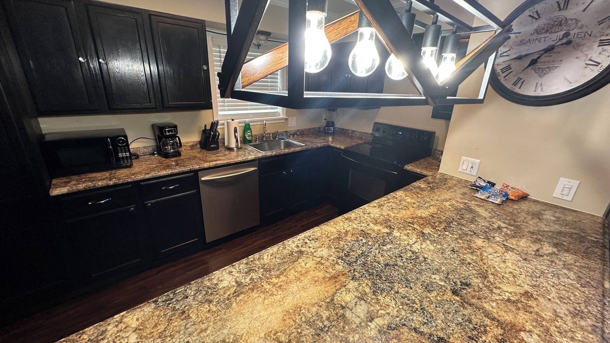 Hernando House | Cozy 2 bedroom 2 Bathroom House!Close to great food and entertainment!