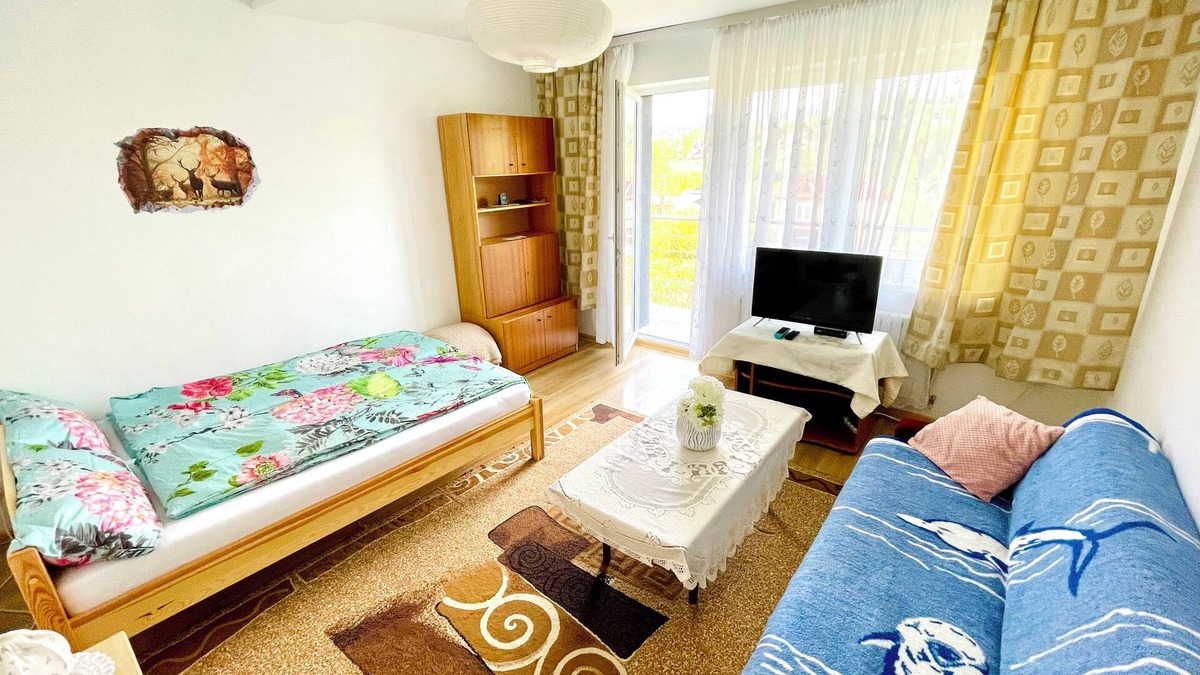 Niedzwiedz Apartment | Cozy 2-bedroom apartment in delightful Poręba Wielka with balcony and kitchen