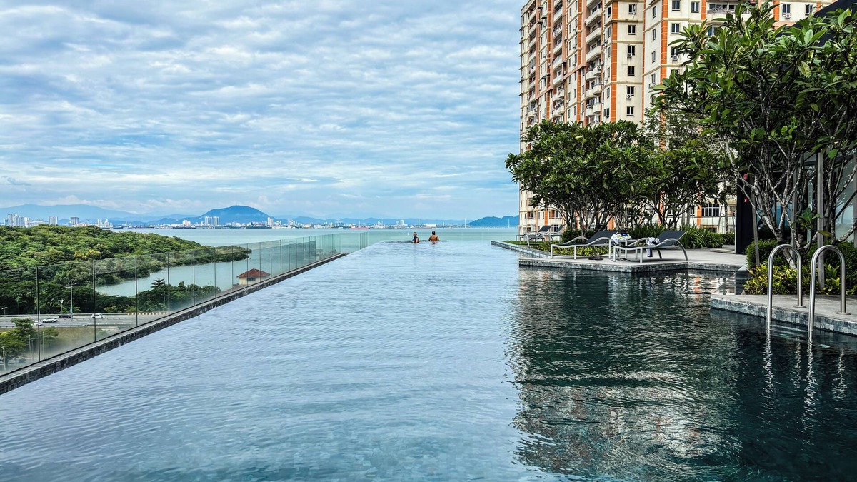Jelutong House | Cozy 2-bedroom apartment in beautiful George Town with WiFi, fitness room