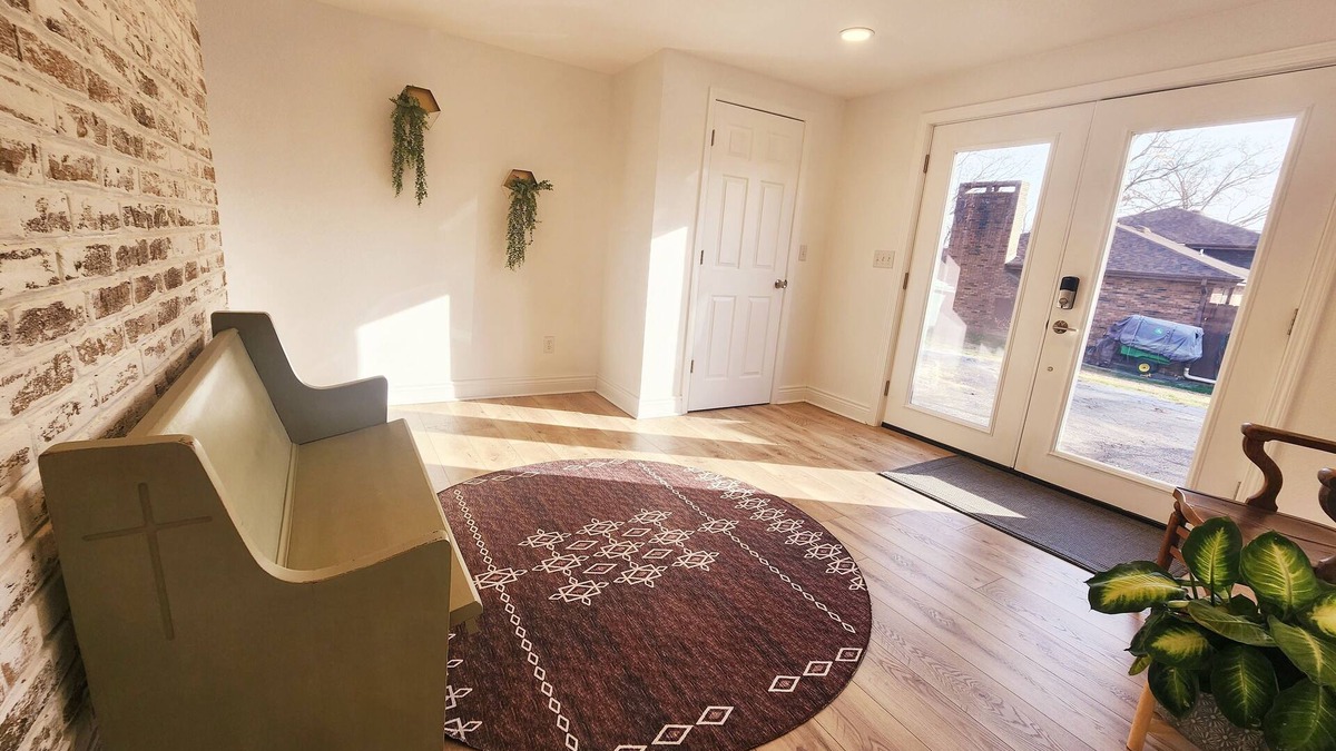 West Plains Apartment | Cozy 2-Bedroom Apartment Suite
