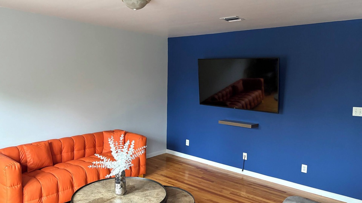 Forest Hill Apartment | Cozy 2-bedroom apartment with WiFi, AC, large outdoor balcony
