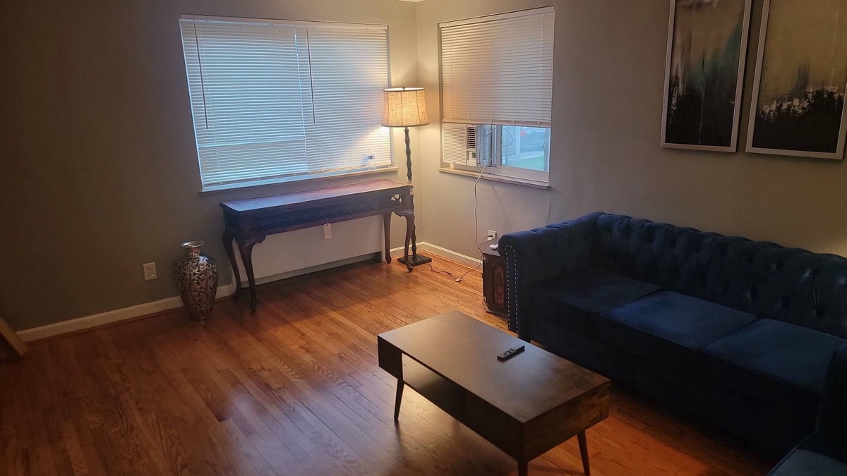 Deer Park Apartment | Cozy 2 bedroom Apartment close to kenwood mall and all major amentiies