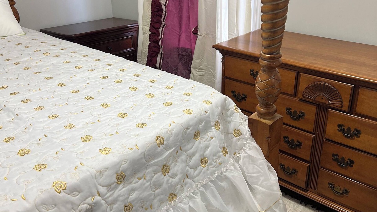 Fall River Apartment | Cozy 2-bedroom apartment in beautiful Fall River with WiFi