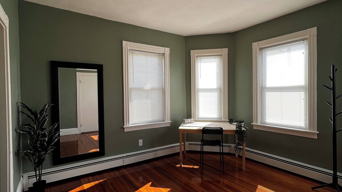 Wanskuck Apartment | Cozy 2-bedroom apartment Providence with WiFi, AC