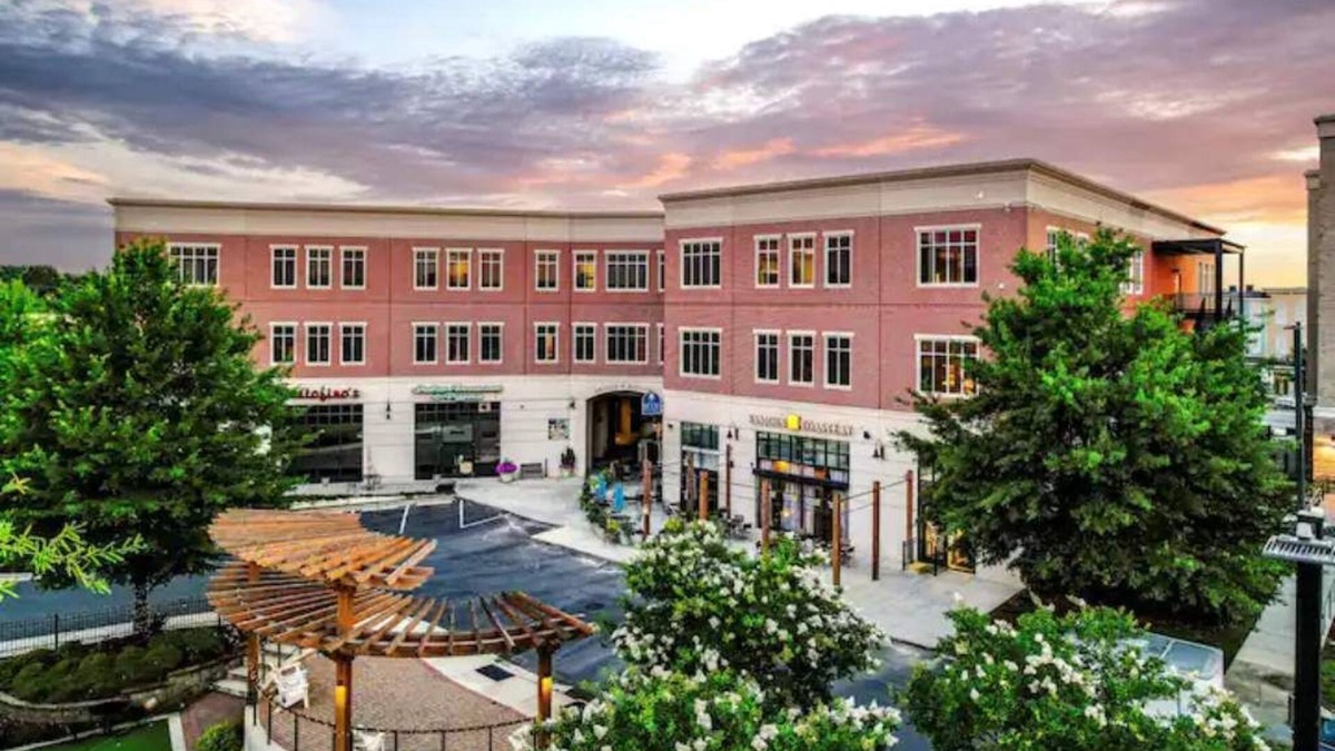 Charlotte Apartment | Cozy 2 bedroom apartment with AC, WIFI and Entertainment in adorable Charlotte