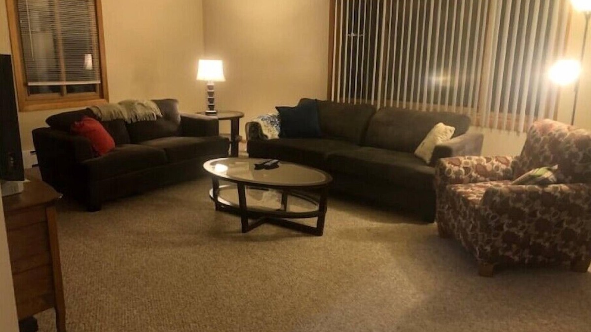 Reedsburg Condo | Cozy 2 Bedroom Apartment in the Heart of the Cityn