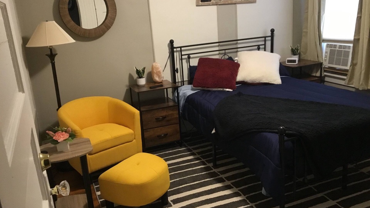 Rochester Apartment | Cozy 2 bedroom apartment in Rochester with AC and WiFi many amenities