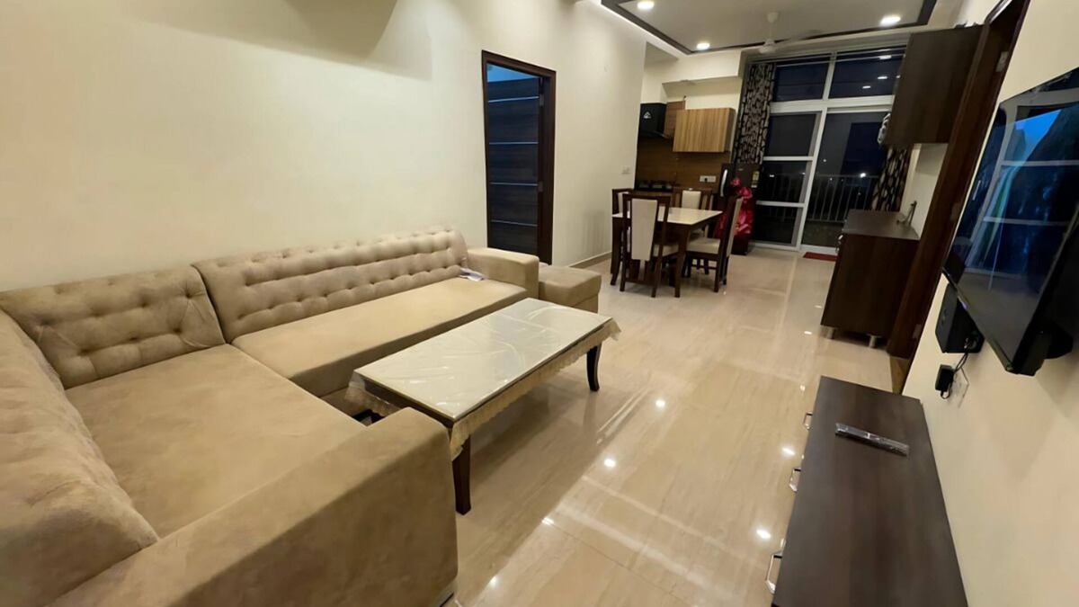 Phagwara Apartment | Cozy 2-bedroom apartment in nice Khajurla with WiFi, AC
