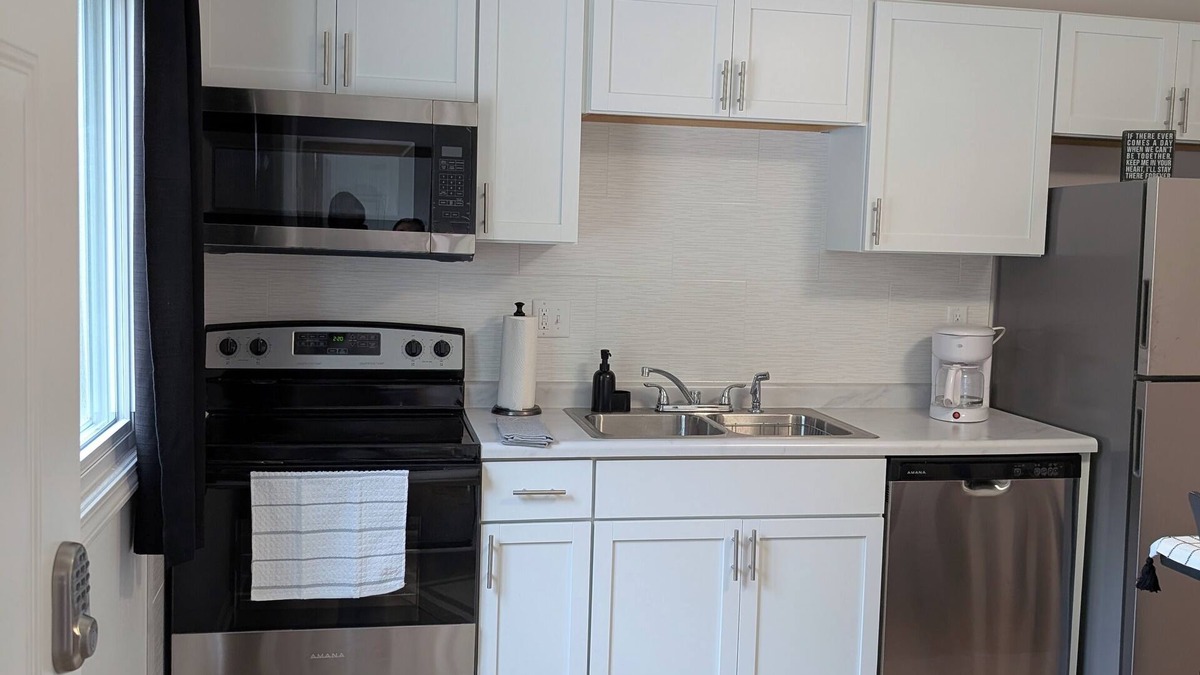 Sandwich Apartment | Cozy 2-bedroom apartment in welcoming Sandwich with AC