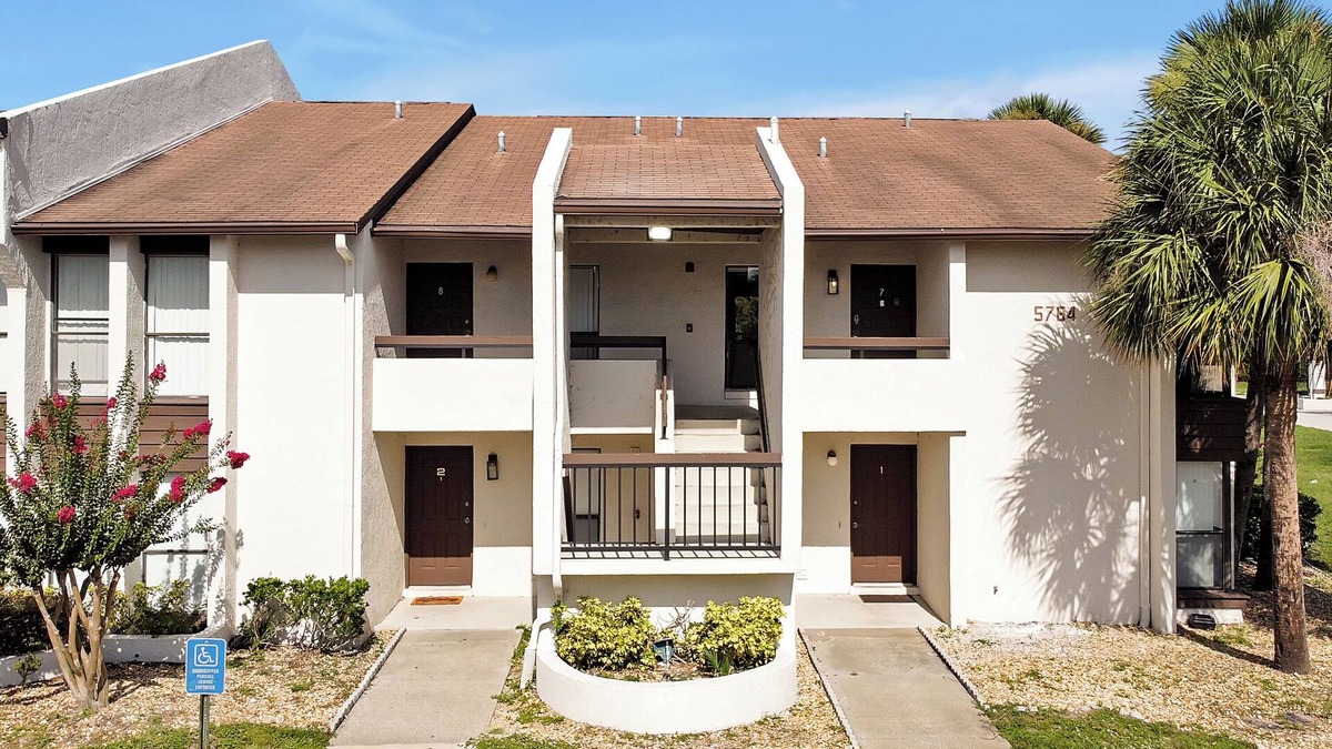 Oak Ridge Apartment | Cozy 2-bedroom apartment in charming Orlando with AC, WiFi