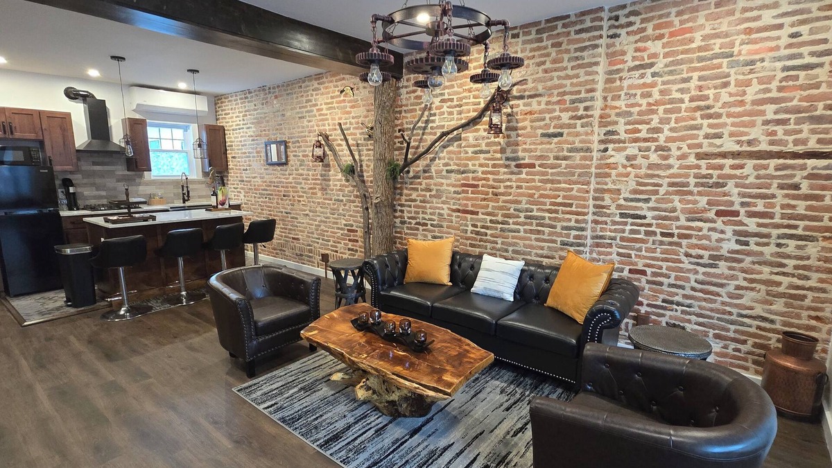 Reading Apartment | Cozy 2-bedroom apartment in charming Reading with WiFi, AC