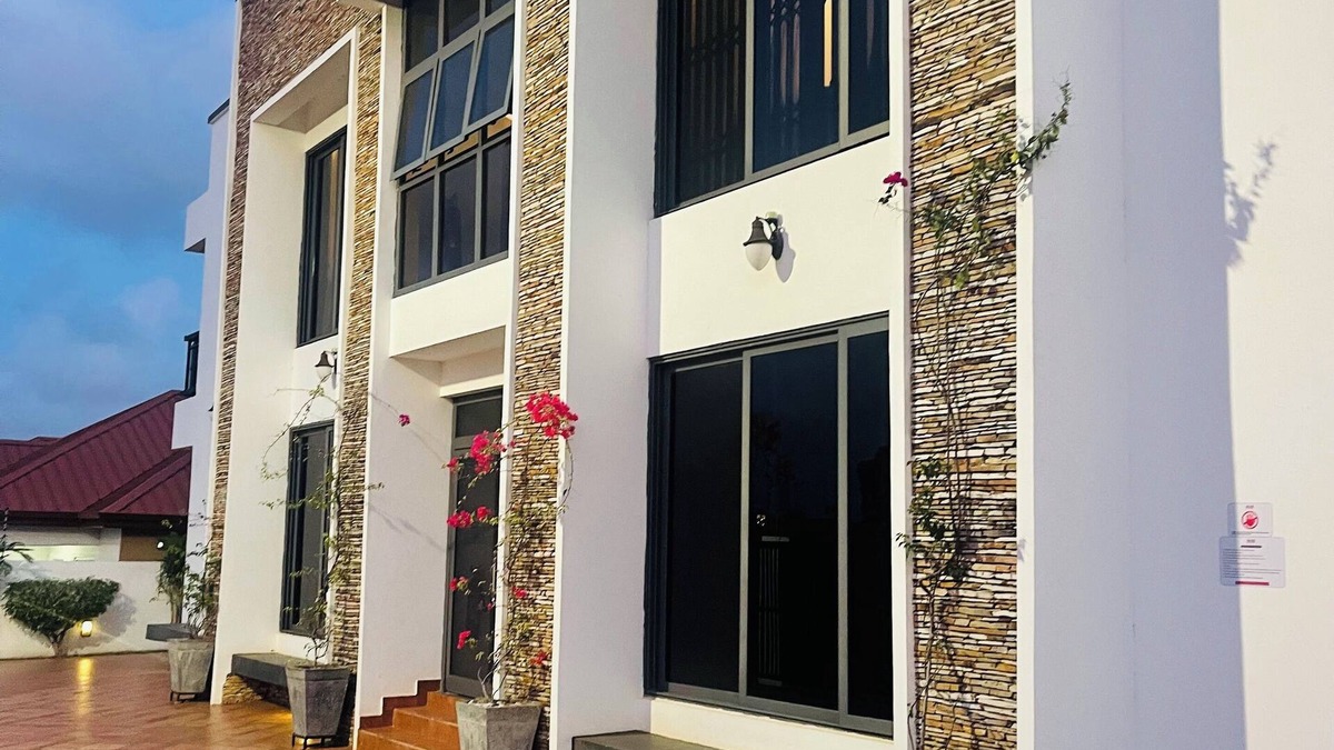 Kokomlemle Apartment | Cozy 2-bedroom apartment with WiFi, fitness room in fabulous Accra