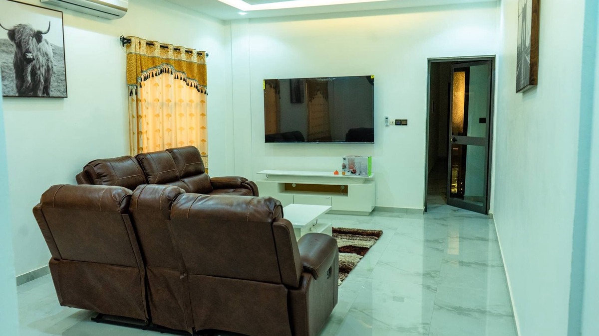 Lome Apartment | Cozy 2-bedroom apartment in beautiful Lome with AC, WiFi, security agent