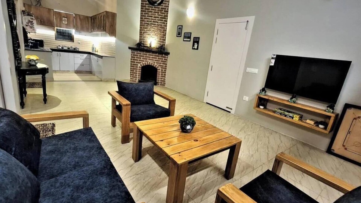 Patparganj Apartment | Cozy 2-bedroom apartment in charming Delhi with WiFi