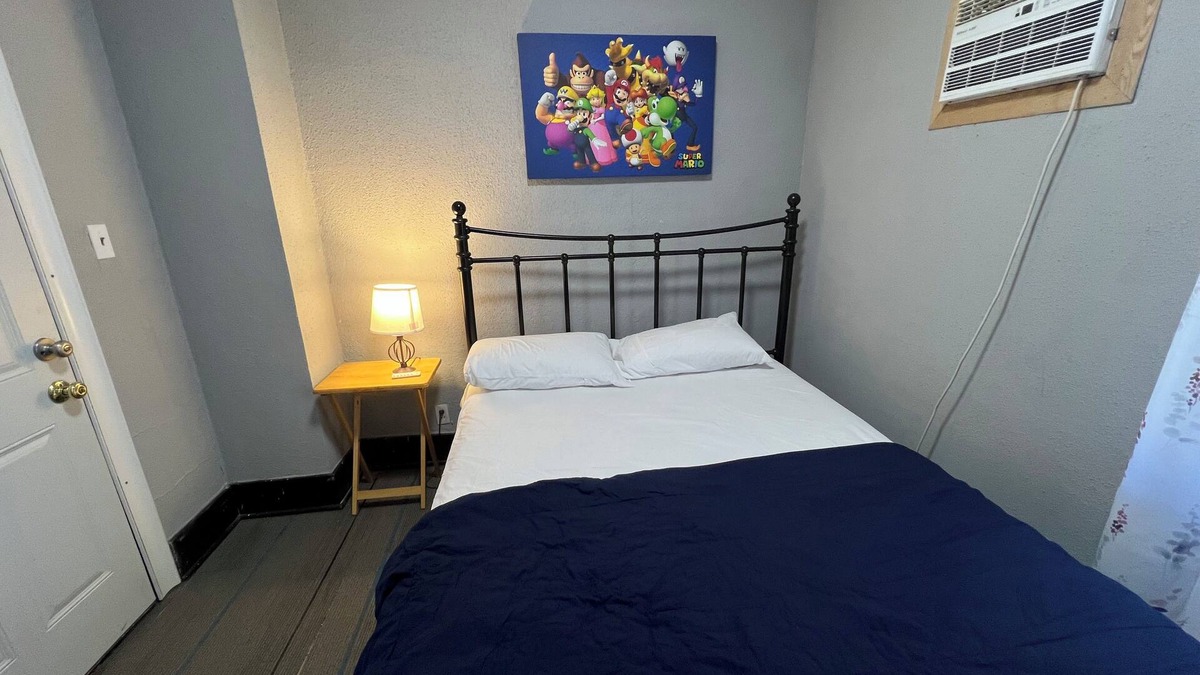 Roosevelt Apartment | Cozy 2-bedroom apartment in charming Fargo with AC, WiFi